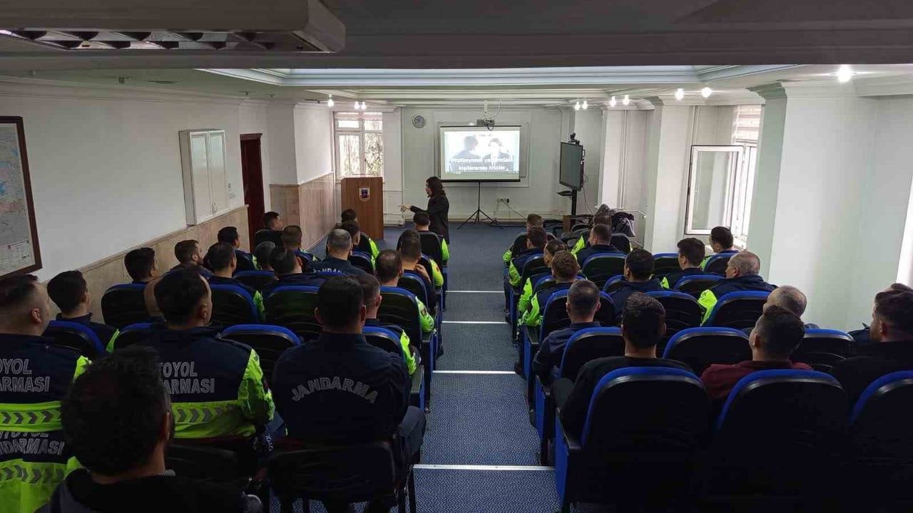 Düzce İl Jandarma Komutanlığı'nda "Etkili İletişim" Semineri