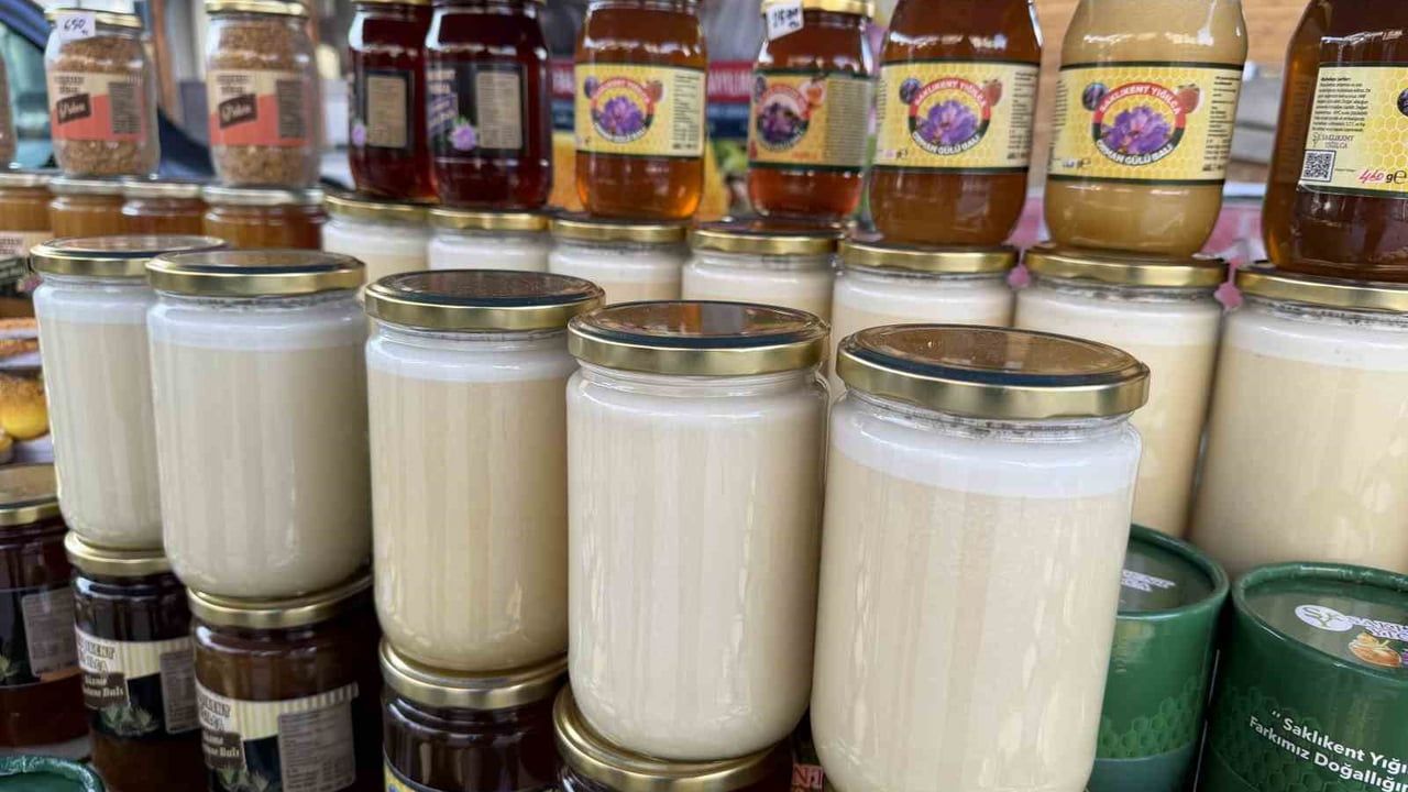 Düzce'nin 'beyaz balı' kristalize haliyle dikkat çekiyor