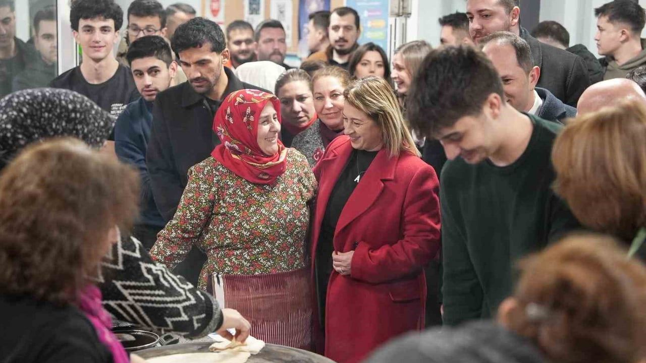 Düzce Üniversitesi'nde 'Anne Eli' ile Öğrencilere Destek