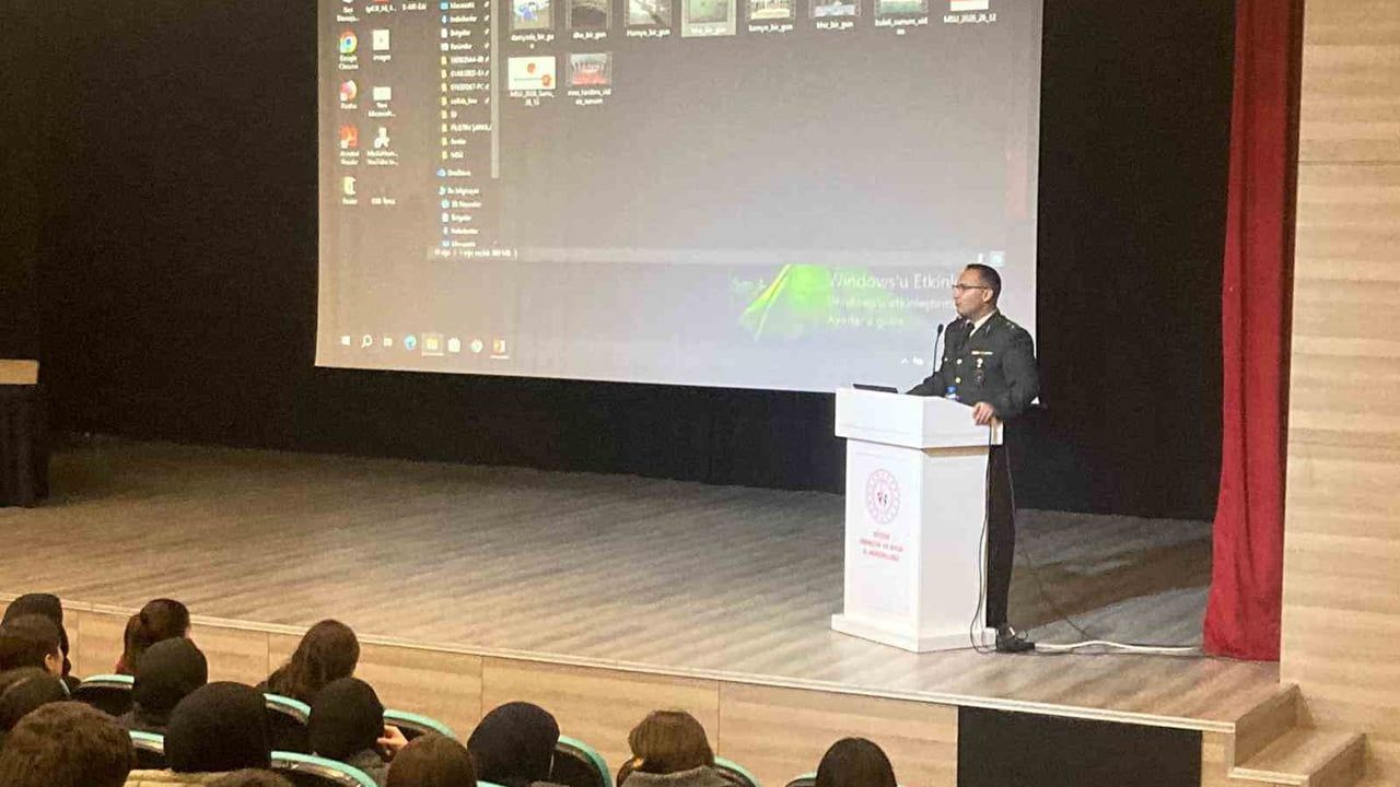 Düzceli liselilere MSÜ ve askerlik mesleği tanıtıldı