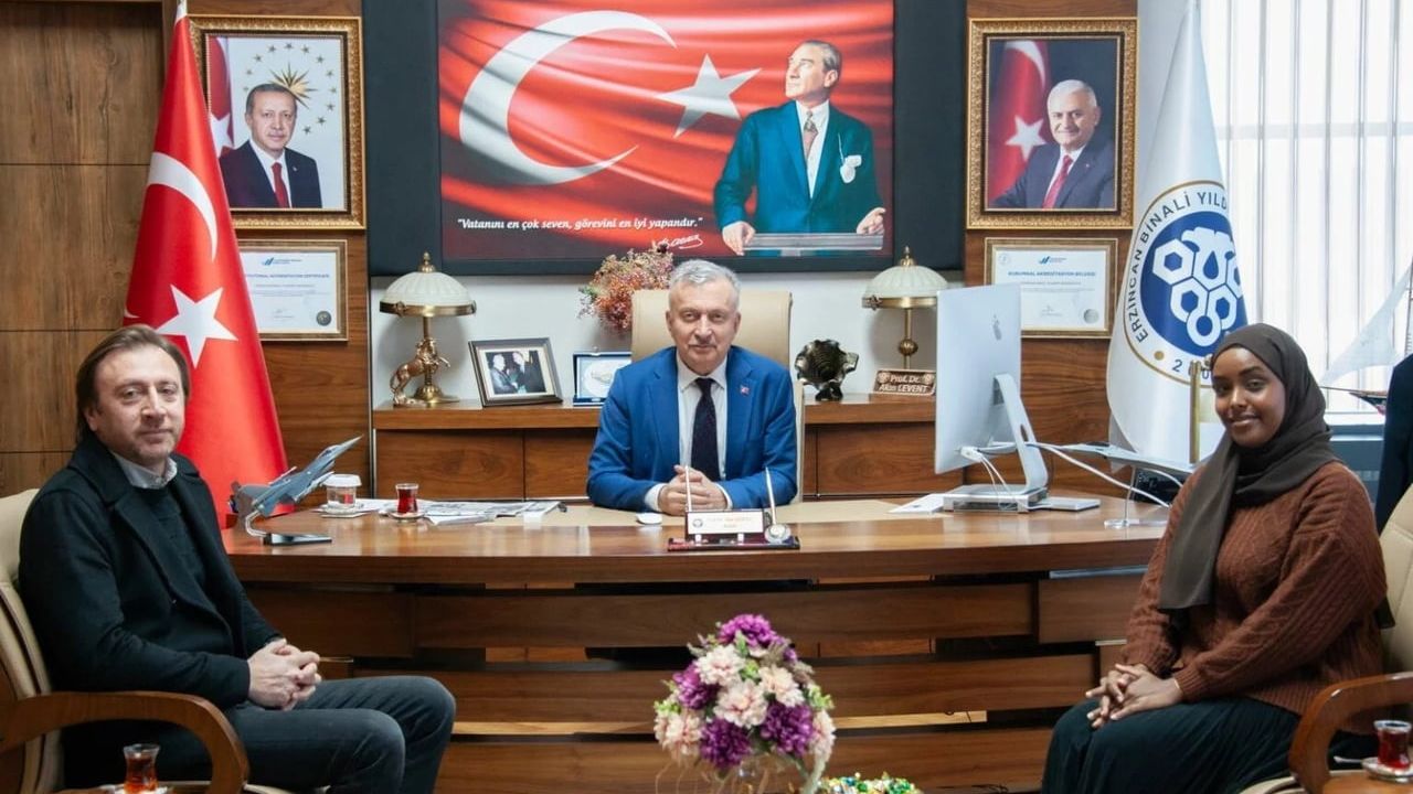 EBYÜ 2024 birincisi Siham Ali Hussein Mogadişu'da bankacılığa başladı