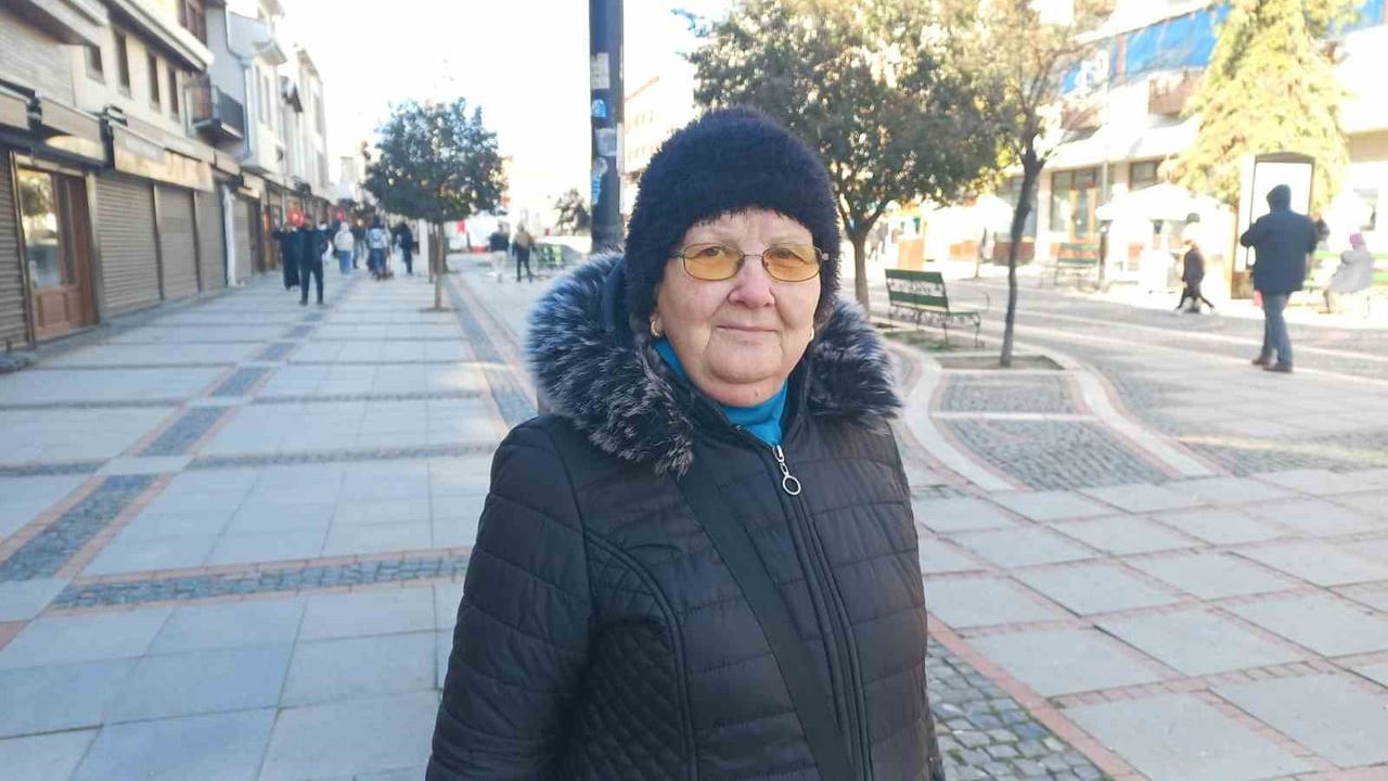 Edirne’de 63 yaşındaki kadının soğukta kuşlara 5 kilometrelik şefkati