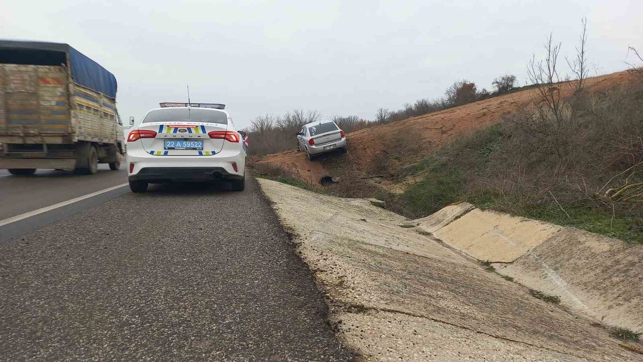Edirne'de gizli buzlanma ve aşırı hız kazası: otomobil tarlaya uçtu
