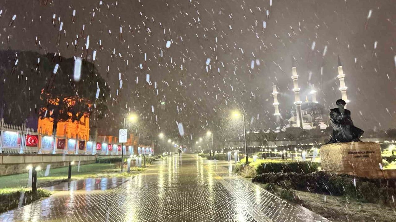 Edirne'de Kar: Selimiye Camii Beyazla Buluştu
