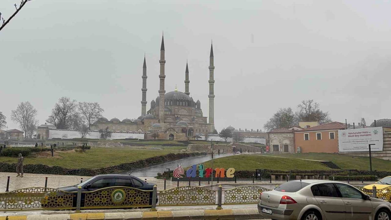 Edirne'de sağanak: Cadde ve sokaklar suyla kaplandı