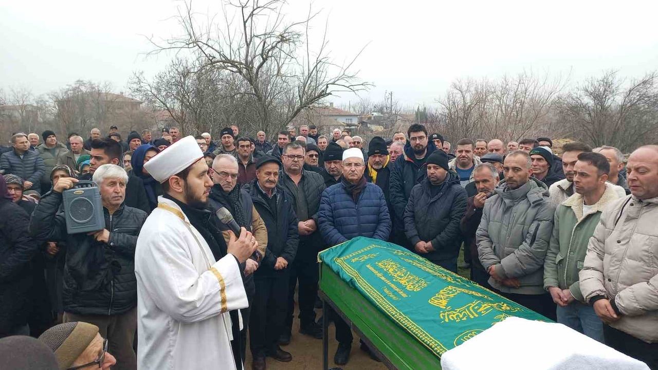 Edirne'de tır çarpan sürücü Mahmut Oyan toprağa verildi