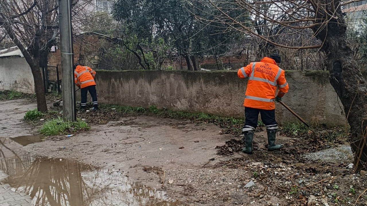Efeler Belediyesi yağmur nöbetinde: Taşkın ve tıkanıklığa anında müdahale