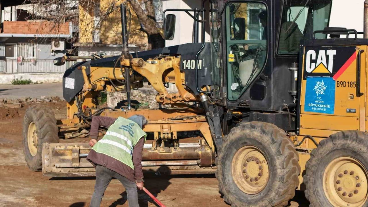 Efeler Turgut Özal Bulvarı’nda yol yenileme çalışmaları başladı