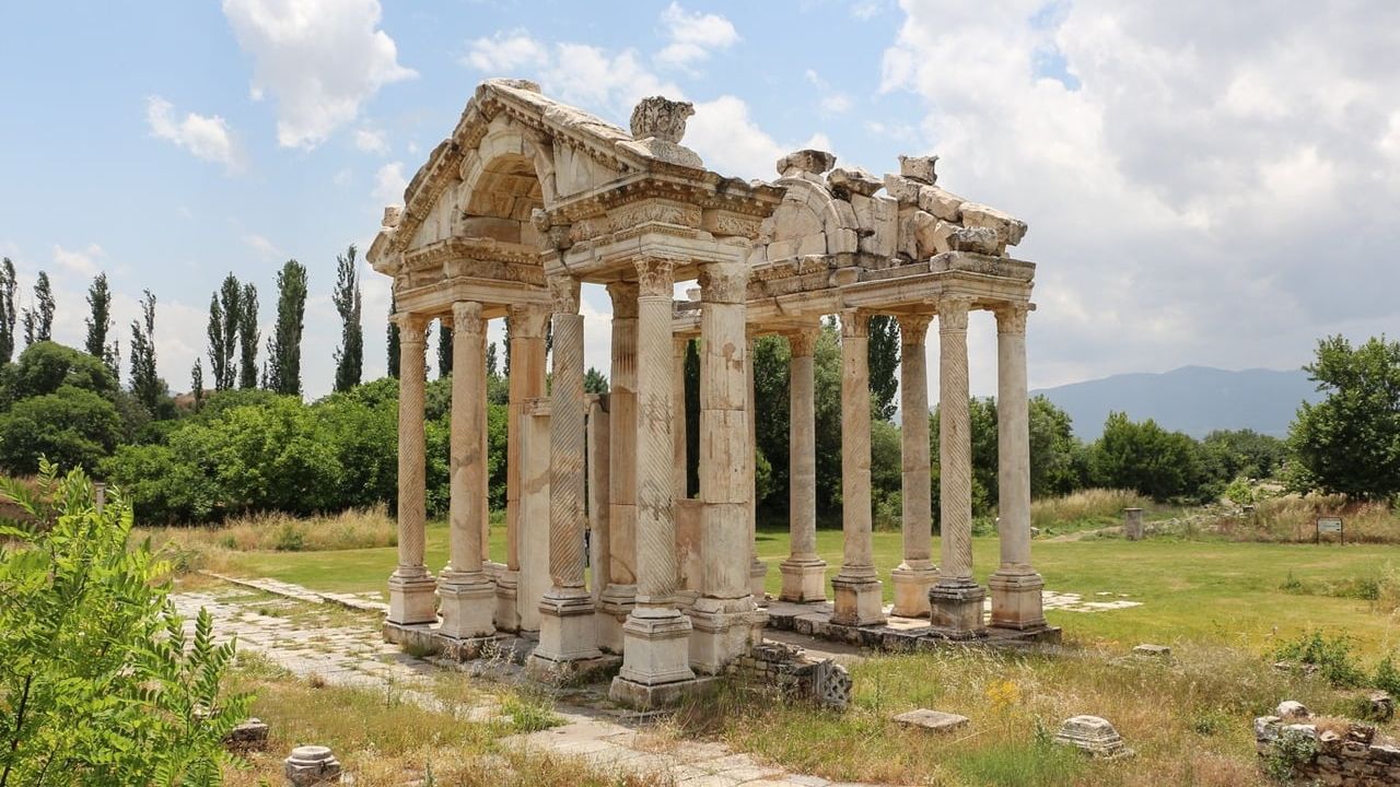 Efes ve Aphrodisias Koordinatör Kazı Başkanlıkları Denizli’den Yönetilecek