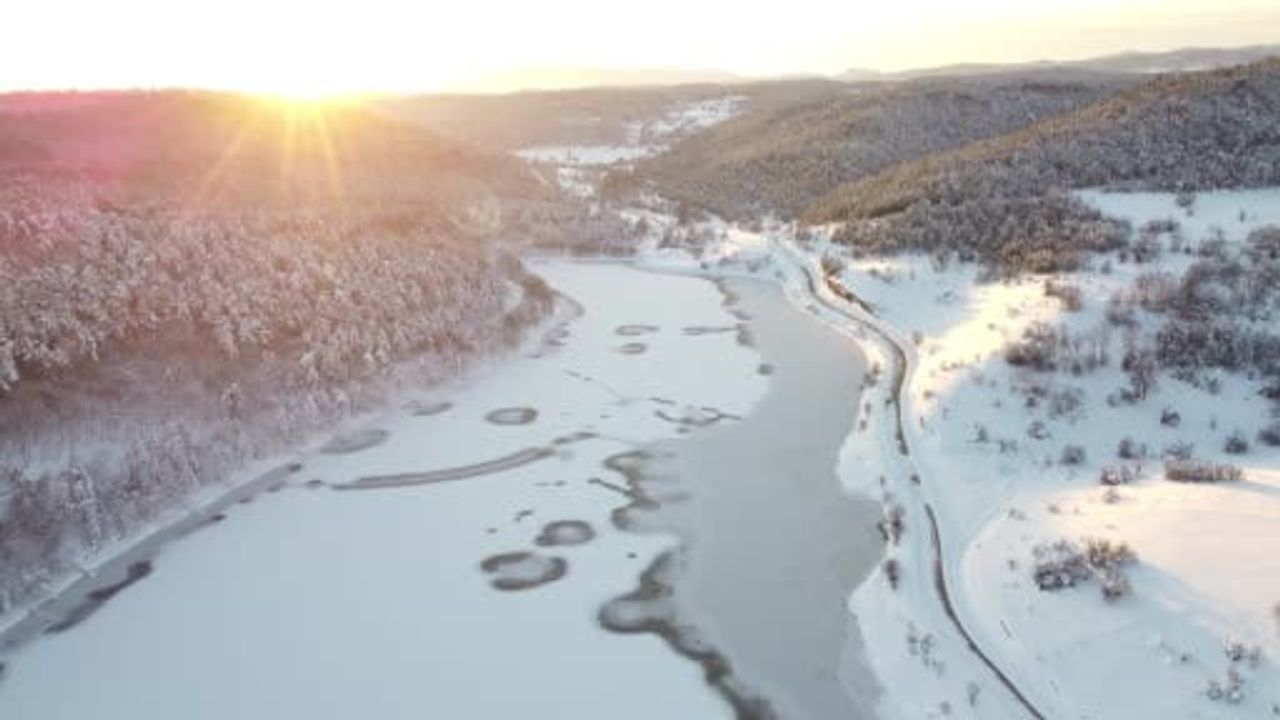 Eflani’de Buz Tutan Göletlerden Kartpostallık Görüntüler