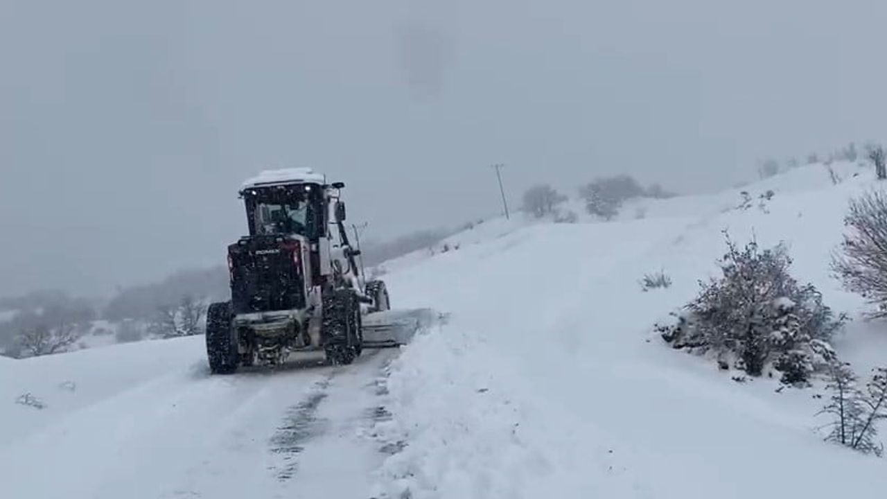 Elazığ’da 407 köy yolunda karla mücadele sürüyor