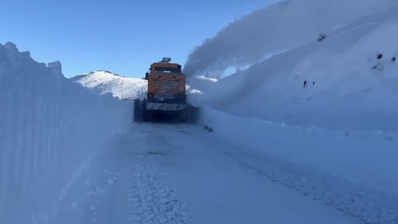 Elazığ'da 93 köy yolu kar ve tipiden ulaşıma kapandı