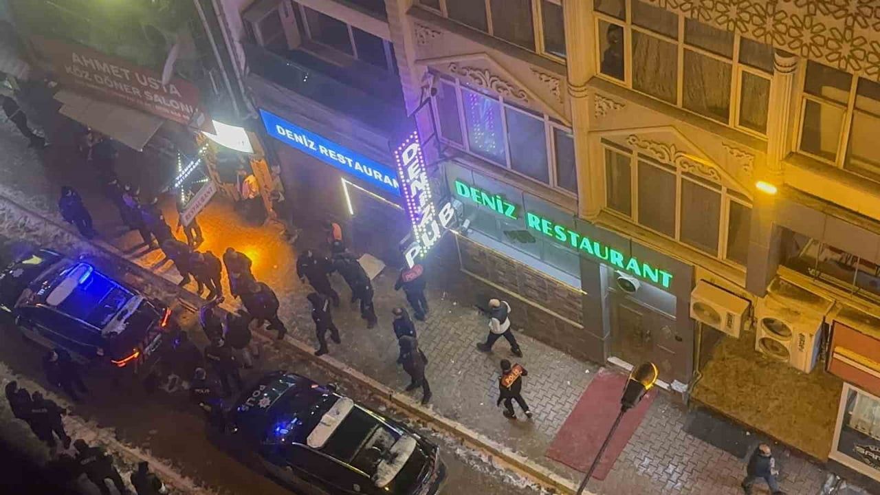 Elazığ'da eğlence mekanında çıkan grup kavgası: 4 yaralandı