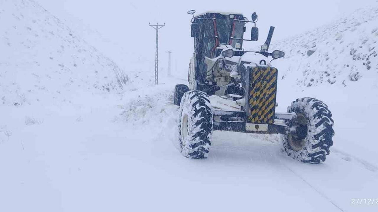 Elazığ'da kar: 482 köy yolu ulaşıma kapandı