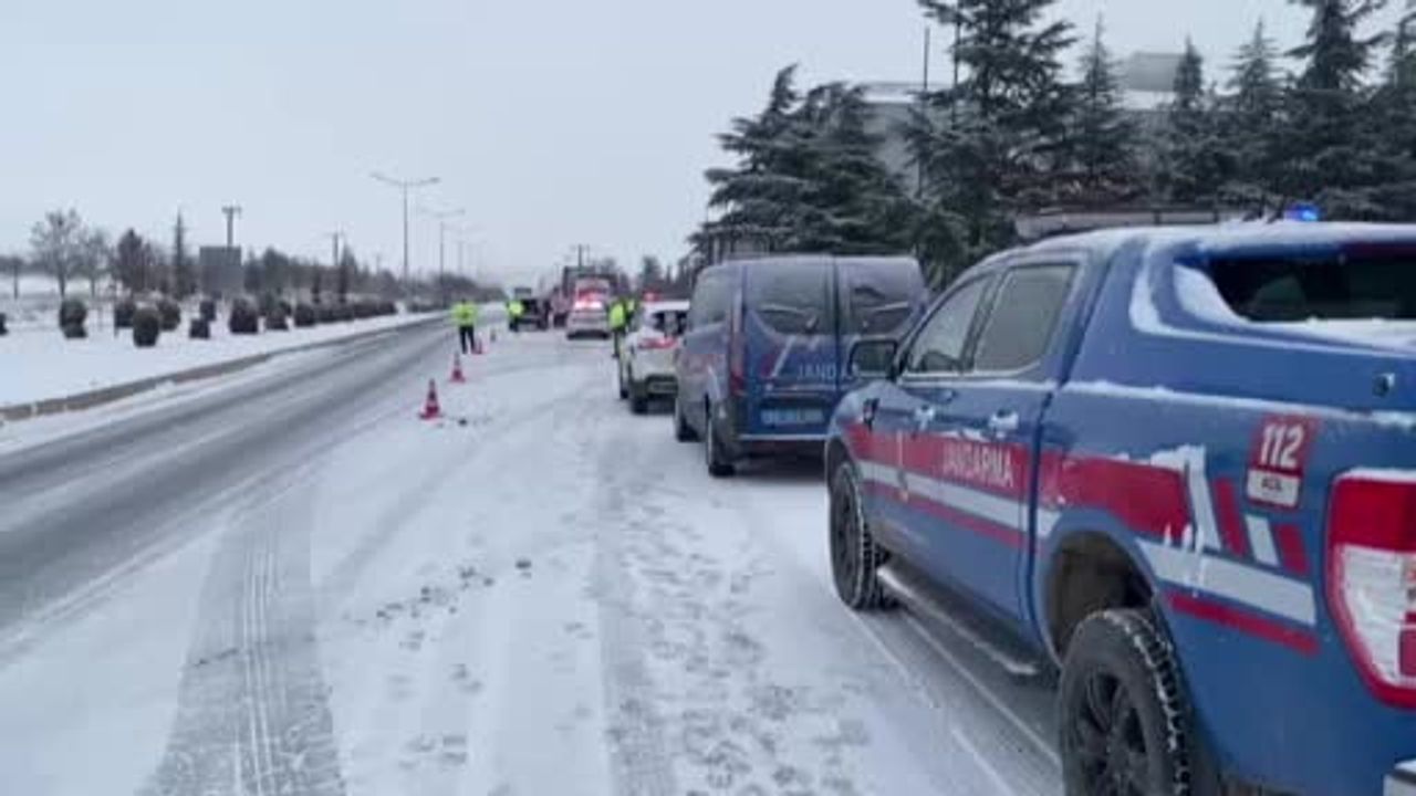 Elazığ'da kar ve buzlanma kazası: Karı-koca hayatını kaybetti
