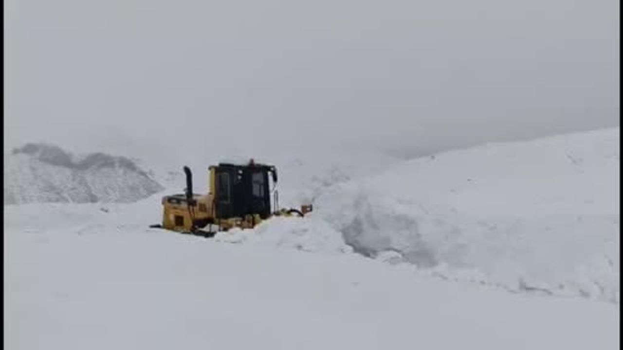 Elazığ'da kar yağışı: 546 köy yolundan 533'ü kapandı