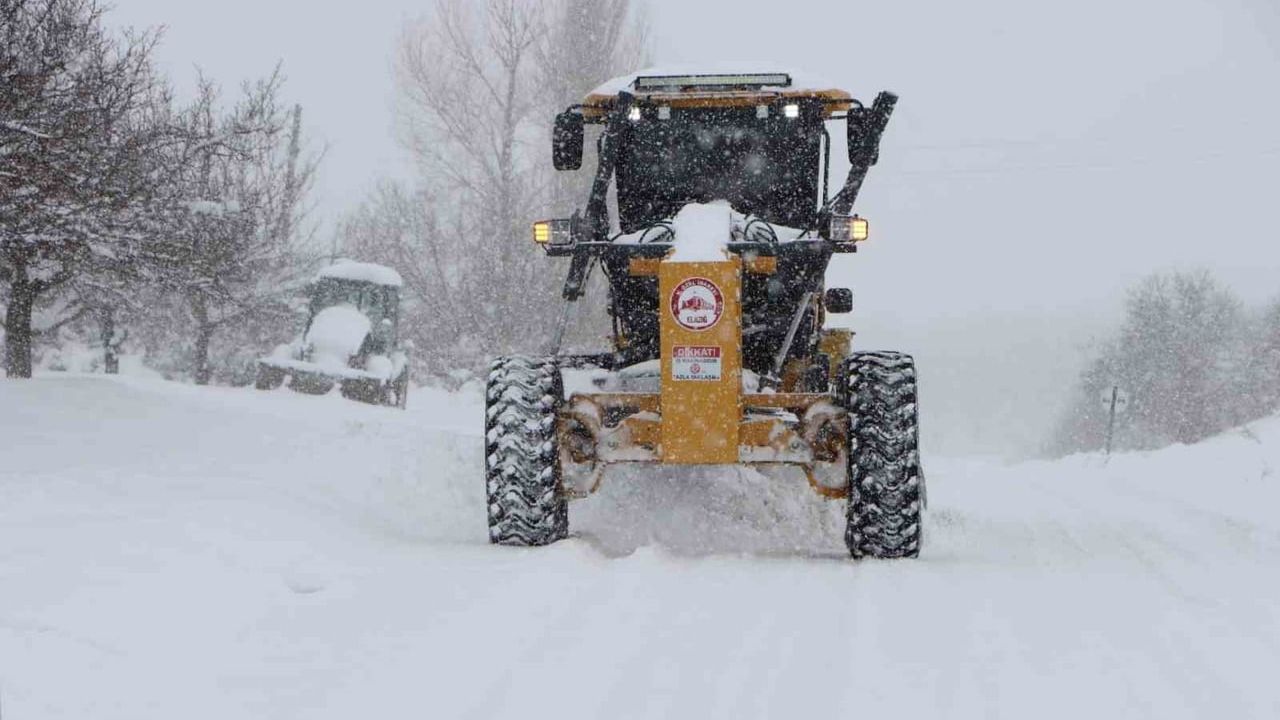 Elazığ'da kar yağışı: 546 köy yolundan 553/533'ü kapalı