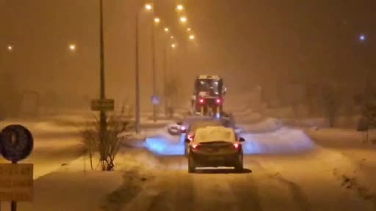 Elazığ'da Kar Yağışı Gece Boyunca Sürüyor