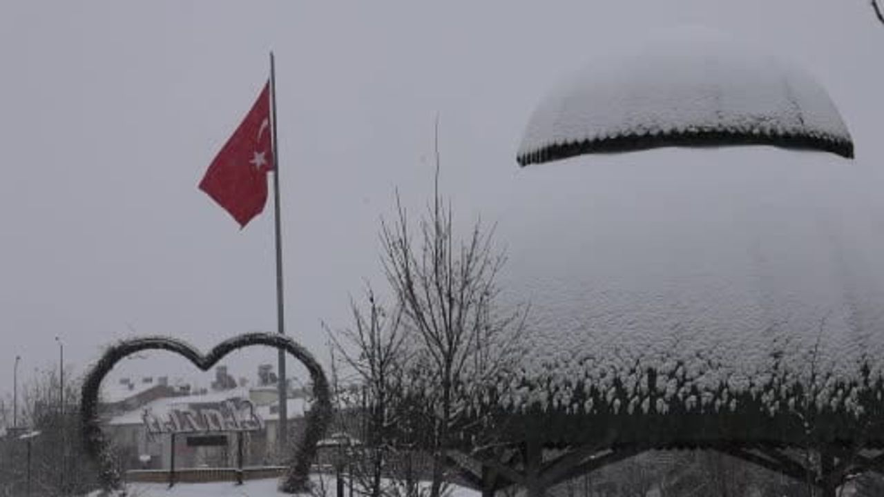 Elazığ'da Kar Yeniden Etkili: Ekipler Yollarda