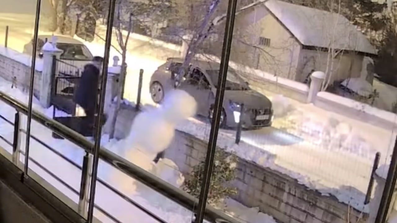 Elazığ'da kardan adamlara yönelik müdahaleler güvenlik kameralarına yansıdı