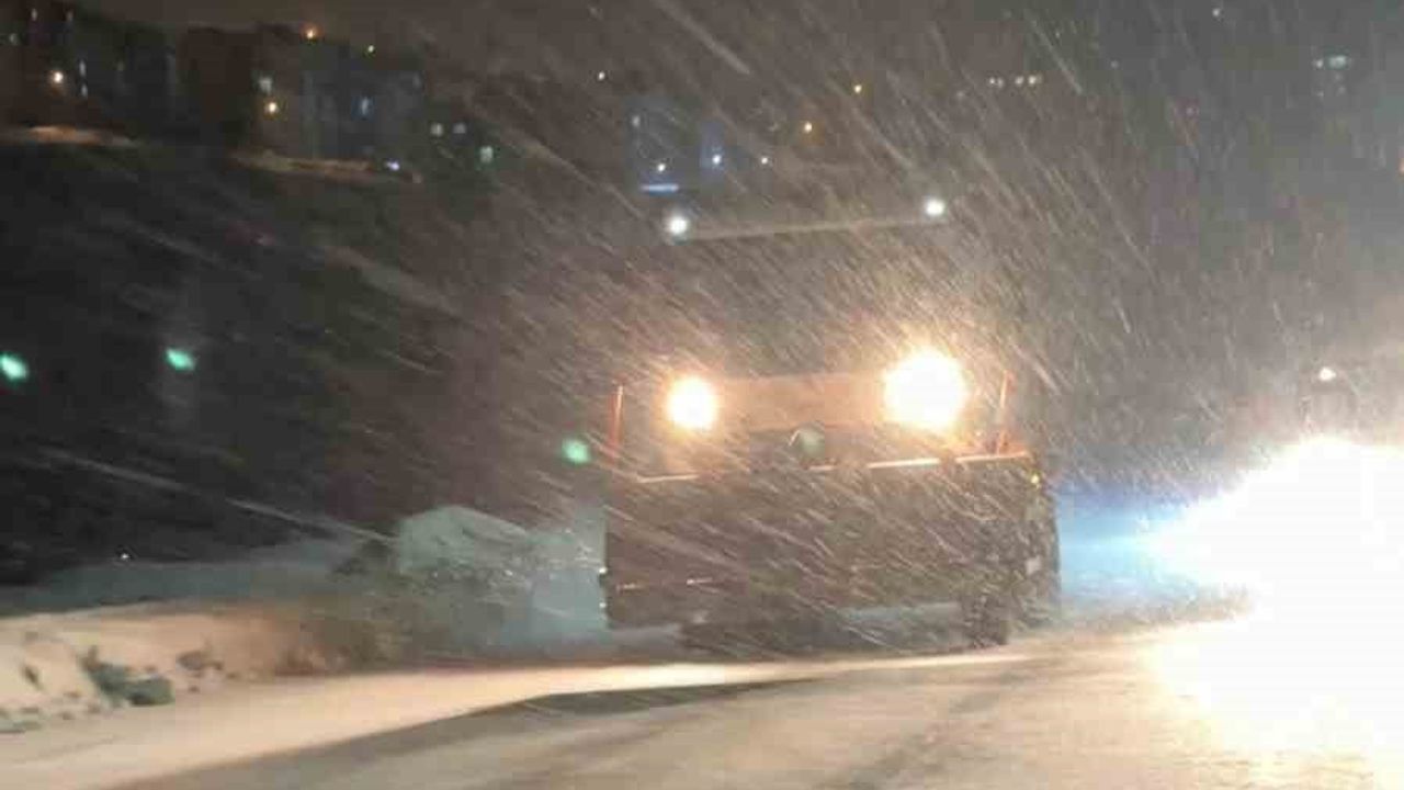 Elazığ'da karla mücadele: 76 araç, 283 personel görevde