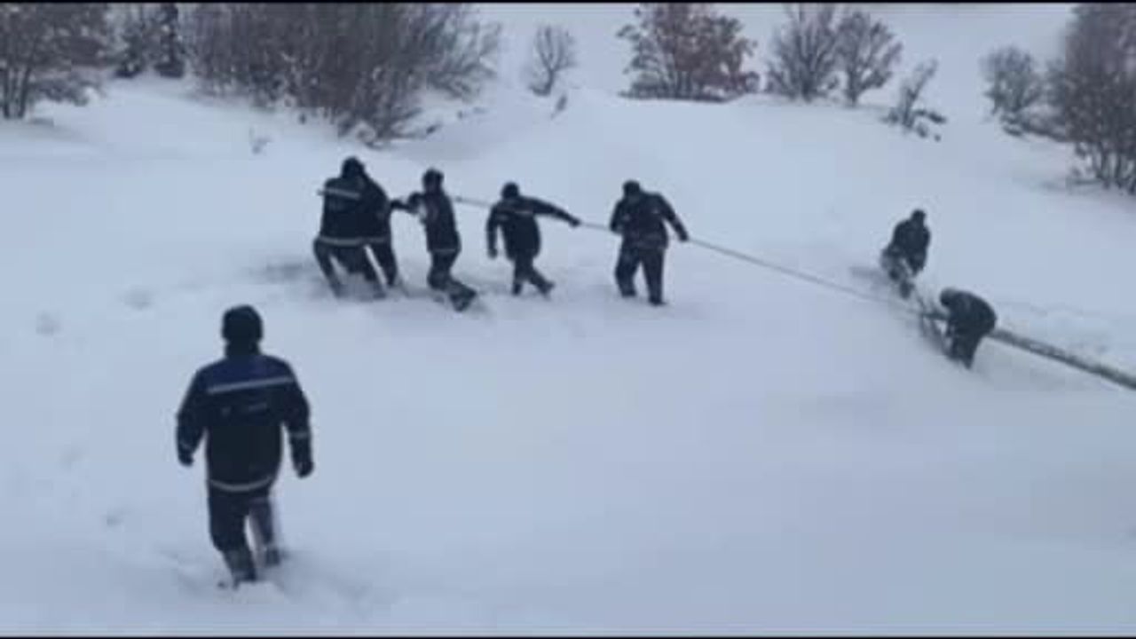 Elazığ'da karla mücadele: Fırat EDAŞ enerji için seferber