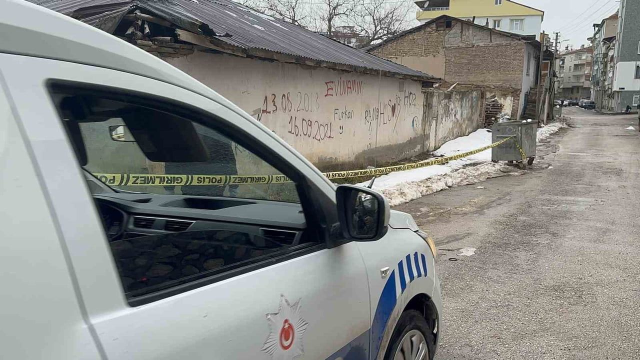 Elazığ'da sokakta rastgele ateş açıldı: 1 kişi yaralandı