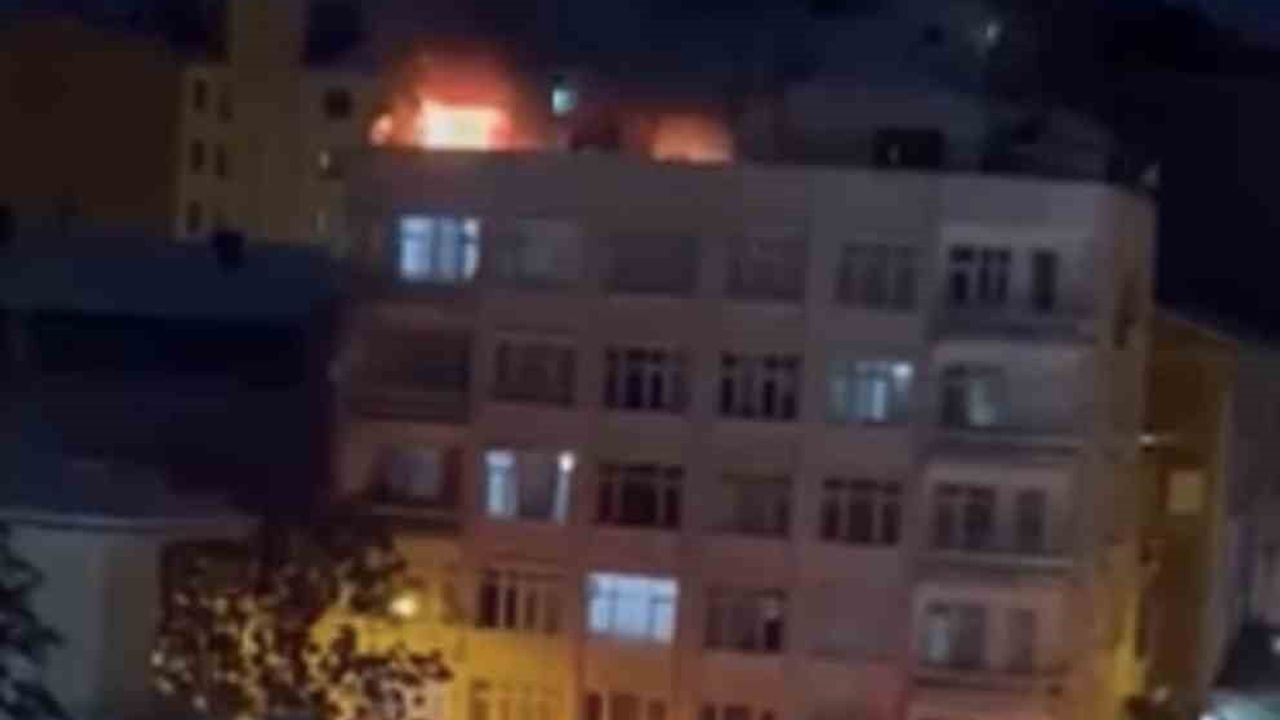 Elazığ'da teras katında çıkan yangın itfaiye tarafından söndürüldü