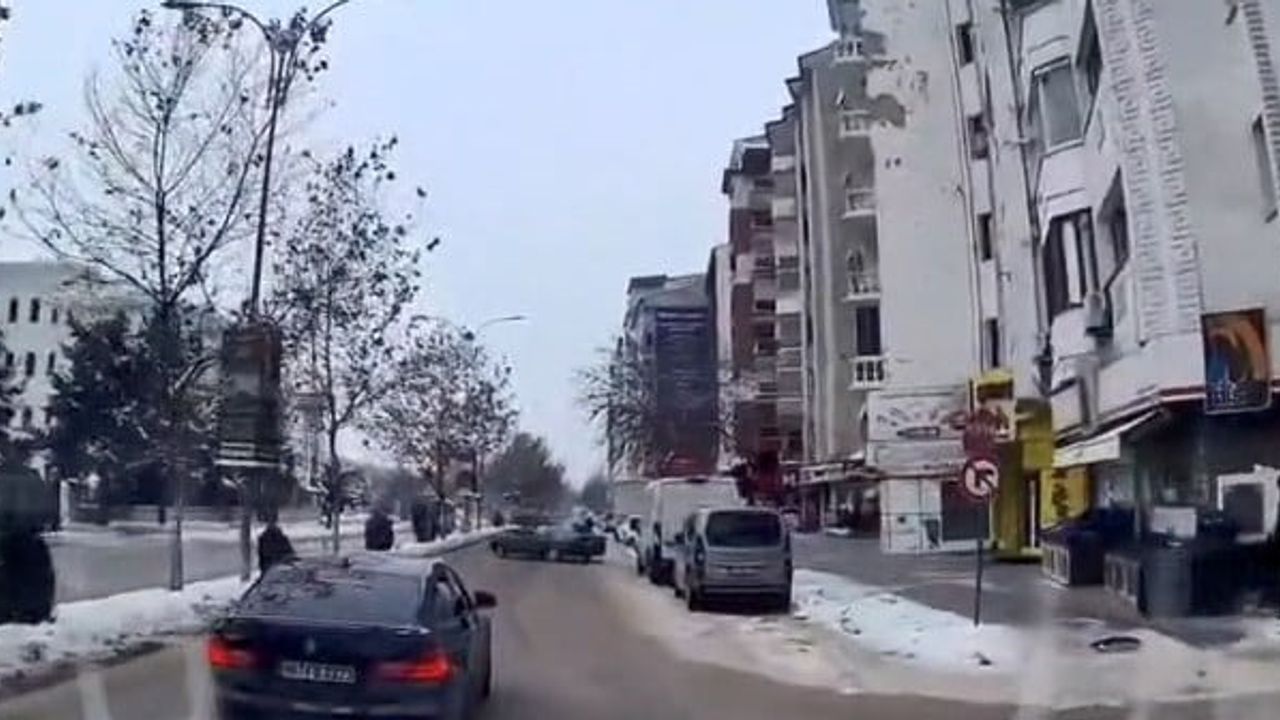 Elazığ'da Tofaş ile drift yapan sürücü trafiği tehlikeye düşürdü