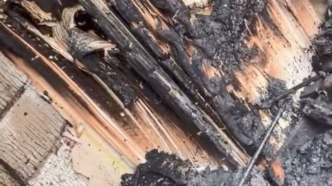 Elazığ'da Yıldızbağları Mahallesi'nde Ev Yangını İtfaiye Tarafından Söndürüldü