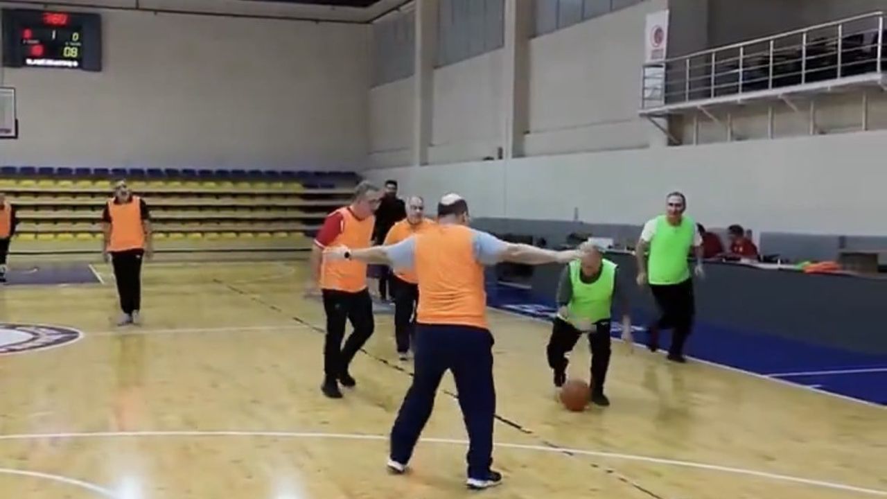 Elazığ İl Protokolü Gösteri Maçında Bir Araya Geldi