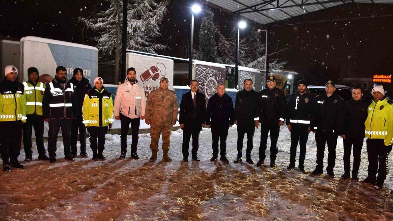 Elazığ protokolü yılbaşı öncesi görevdeki güvenlik güçleriyle buluştu