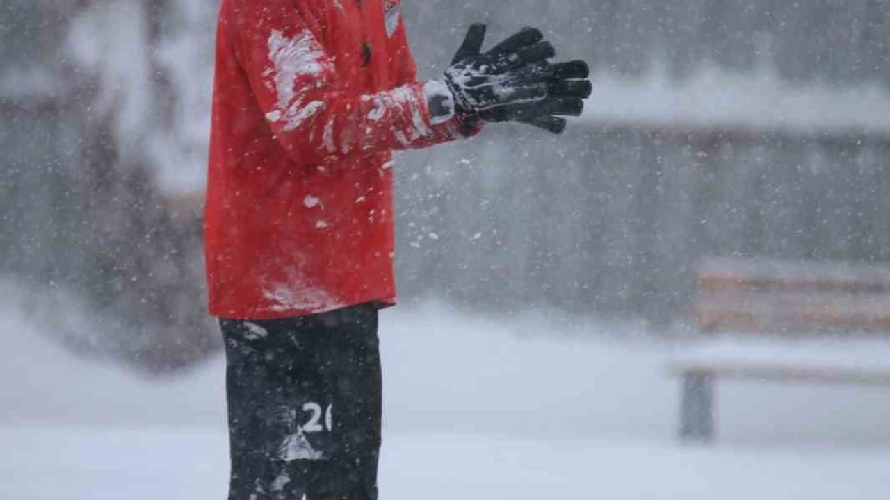 Elazığspor yoğun kar altında MKE Ankaragücü hazırlıklarını sürdürdü