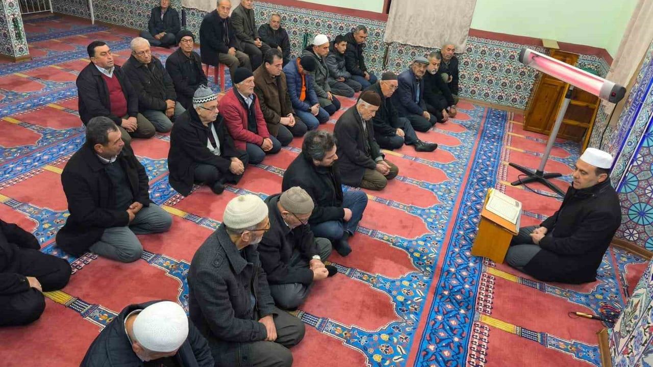 Elderesi Mahallesi Camii'nde Sabah Namazı Buluşması İlçe Müftüsü Yahya Ofşin'in Katılımıyla Yapıldı