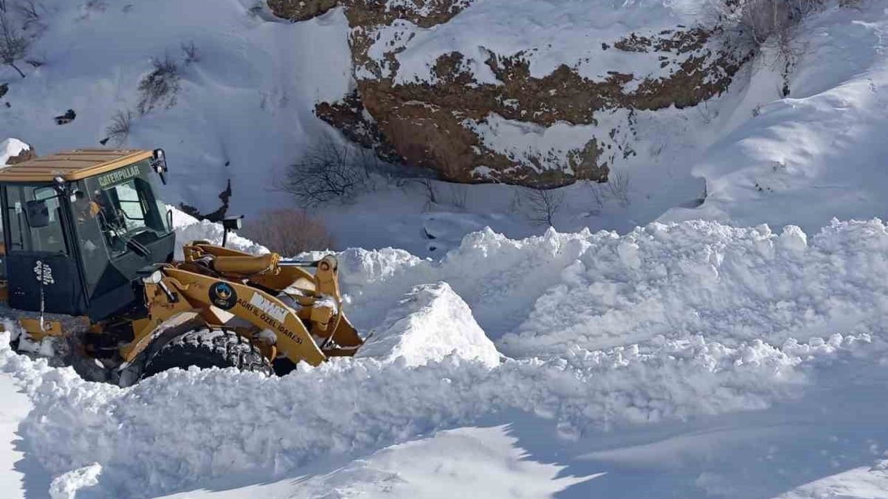 Eleşkirt’te 55 köy yolu ulaşıma açıldı