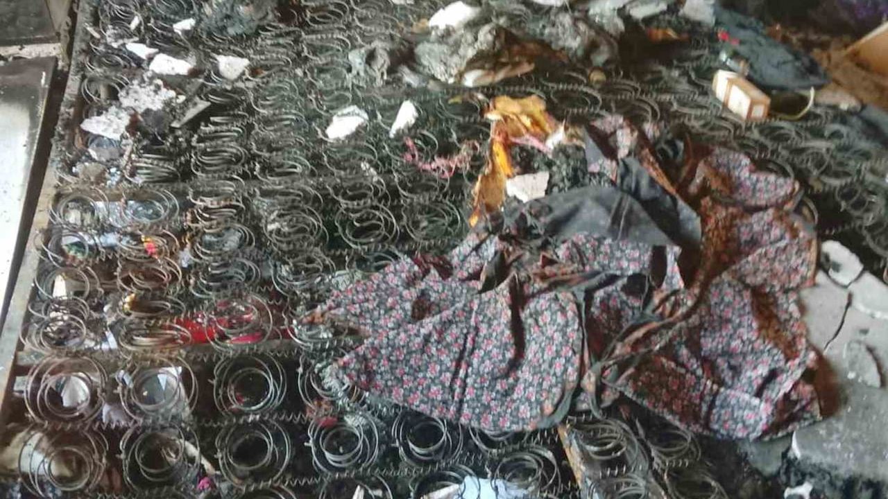 Elif Mahallesi'nde Ev Yangını: Eşyalar Tamamen Kullanılamaz Hale Geldi
