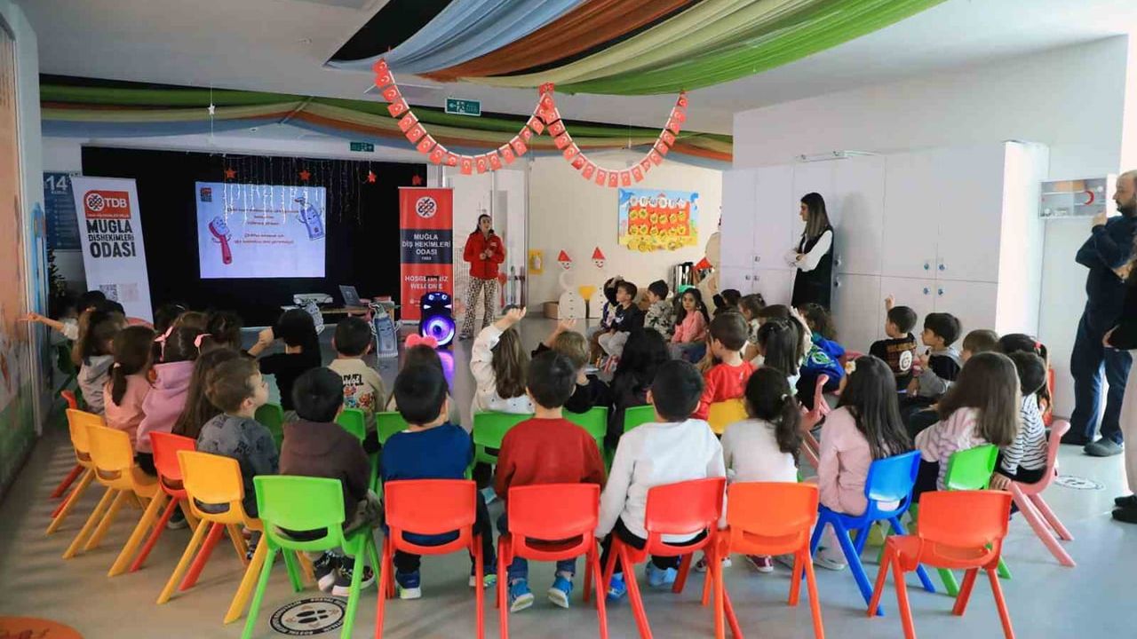 Emin Eller Gündüz Bakımevi'nde 0-6 Yaş Grubuna Ağız ve Diş Sağlığı Eğitimi