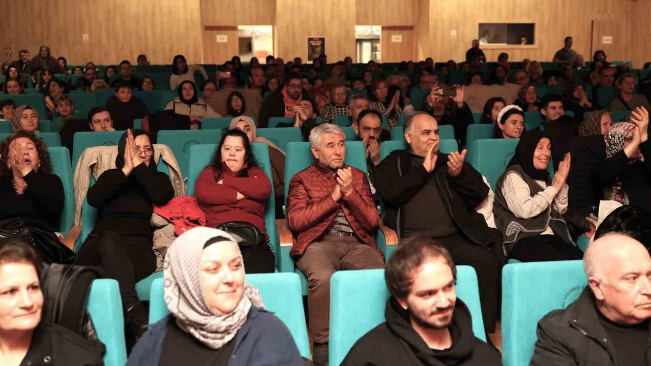 Engelli Bireyler 'Miras Değil Mübarek' ile Sahneyi Büyüledi