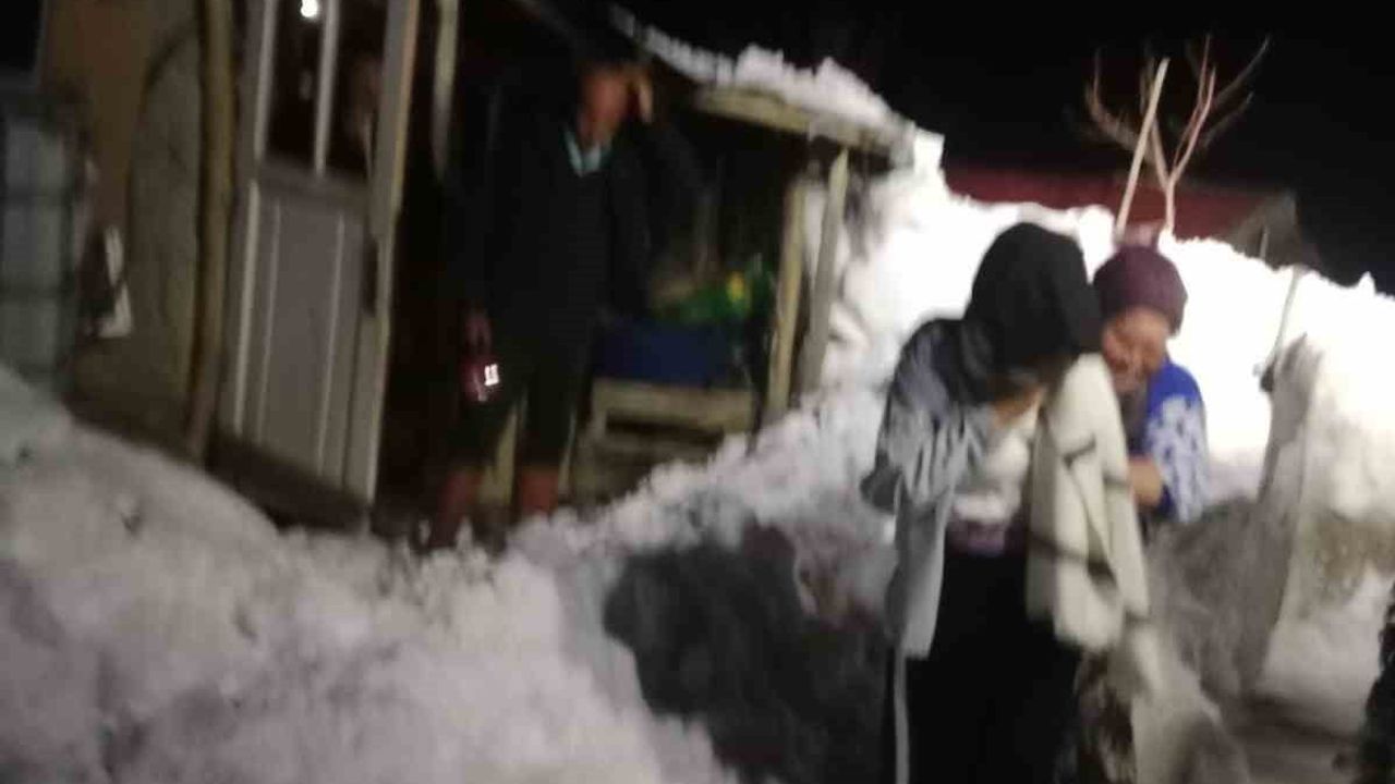 Engizek Dağı'nda yaylada rahatsızlanan kadın kurtarıldı