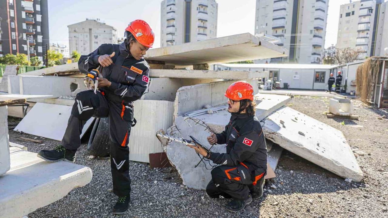 Enkaz aramalarında yeni yöntem: Kahraman Fareler Antalya'da göreve hazırlanıyor