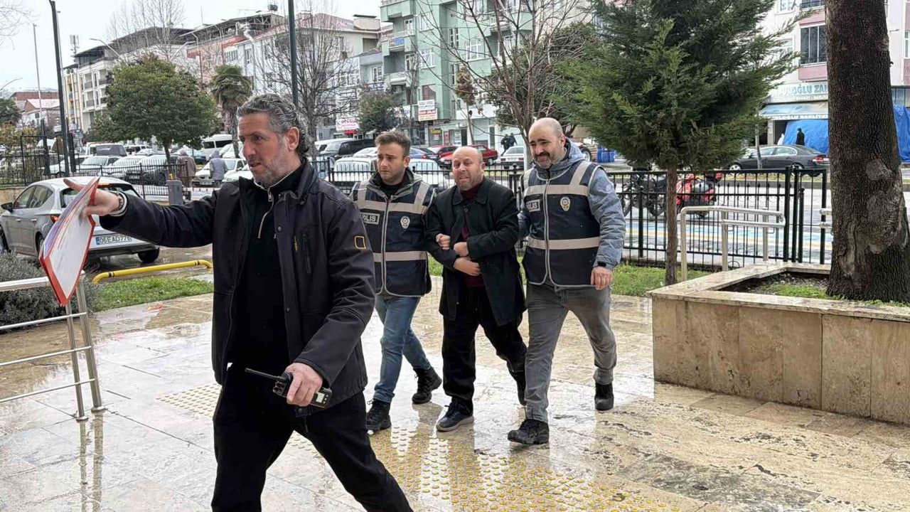 Erbaa'da 3 Afgan uyruklu kaçak göçmeni taşıyan sürücü tutuklandı