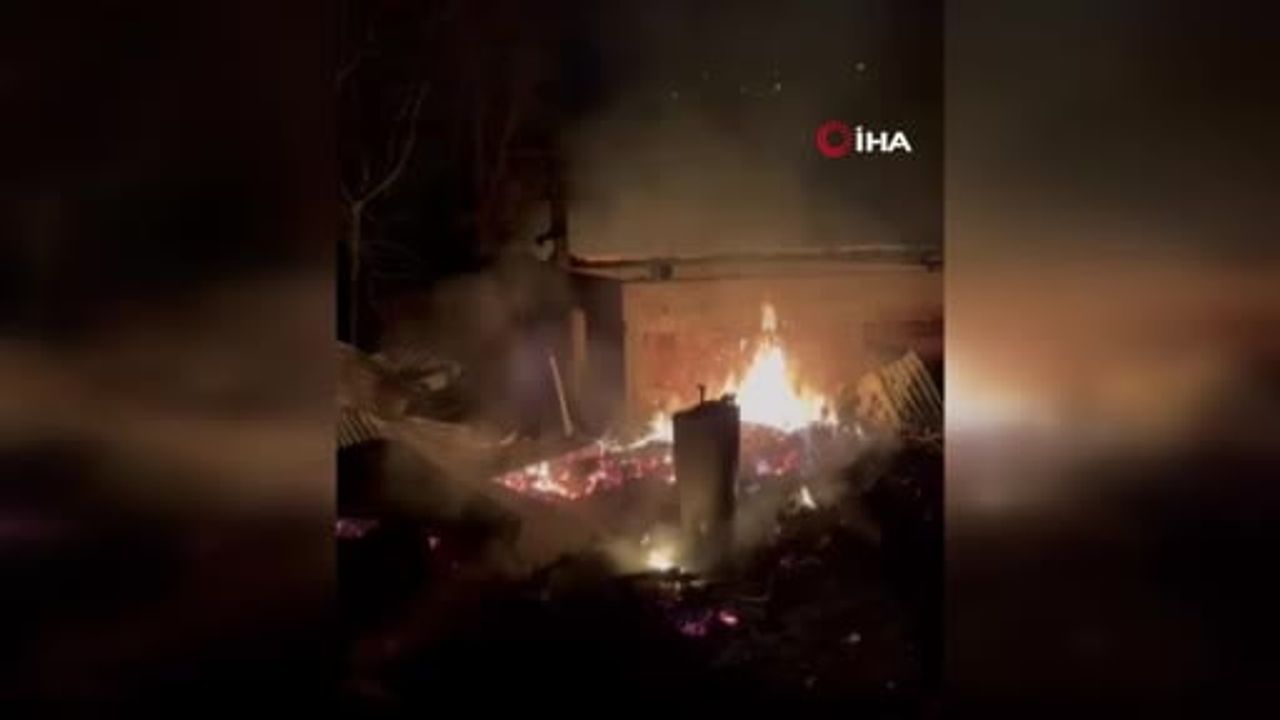 Erbaa'da ev yangını: 50 çuval fındık kül oldu