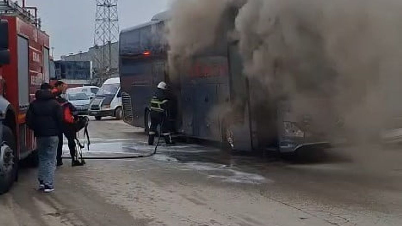 Erbaa'da park halindeki otobüs alev aldı