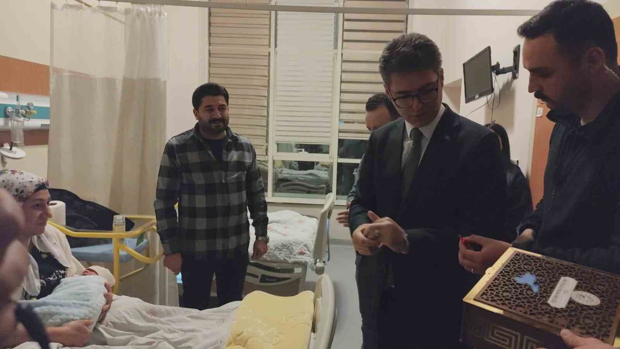 Erciş'te 2026'nın İlk Bebeği: Mert Buğra