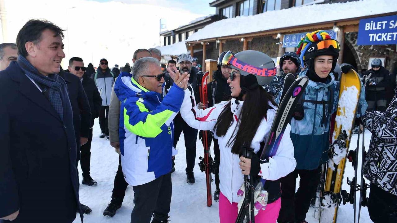 Erciyes’e Gelen Yerli ve Yabancı Turistlerden Övgü