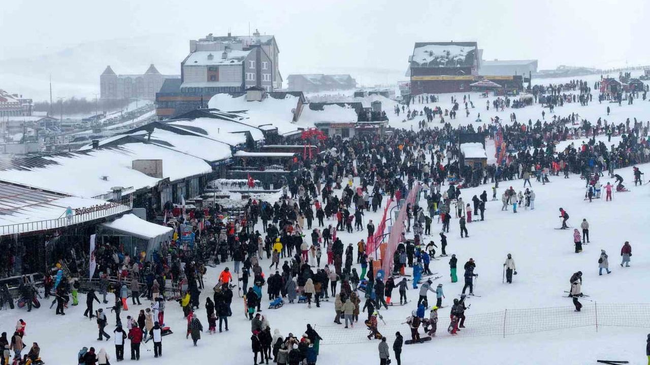 Erciyes Kayak Merkezi'nde sömestirin ilk hafta sonunda 250 bin ziyaretçi