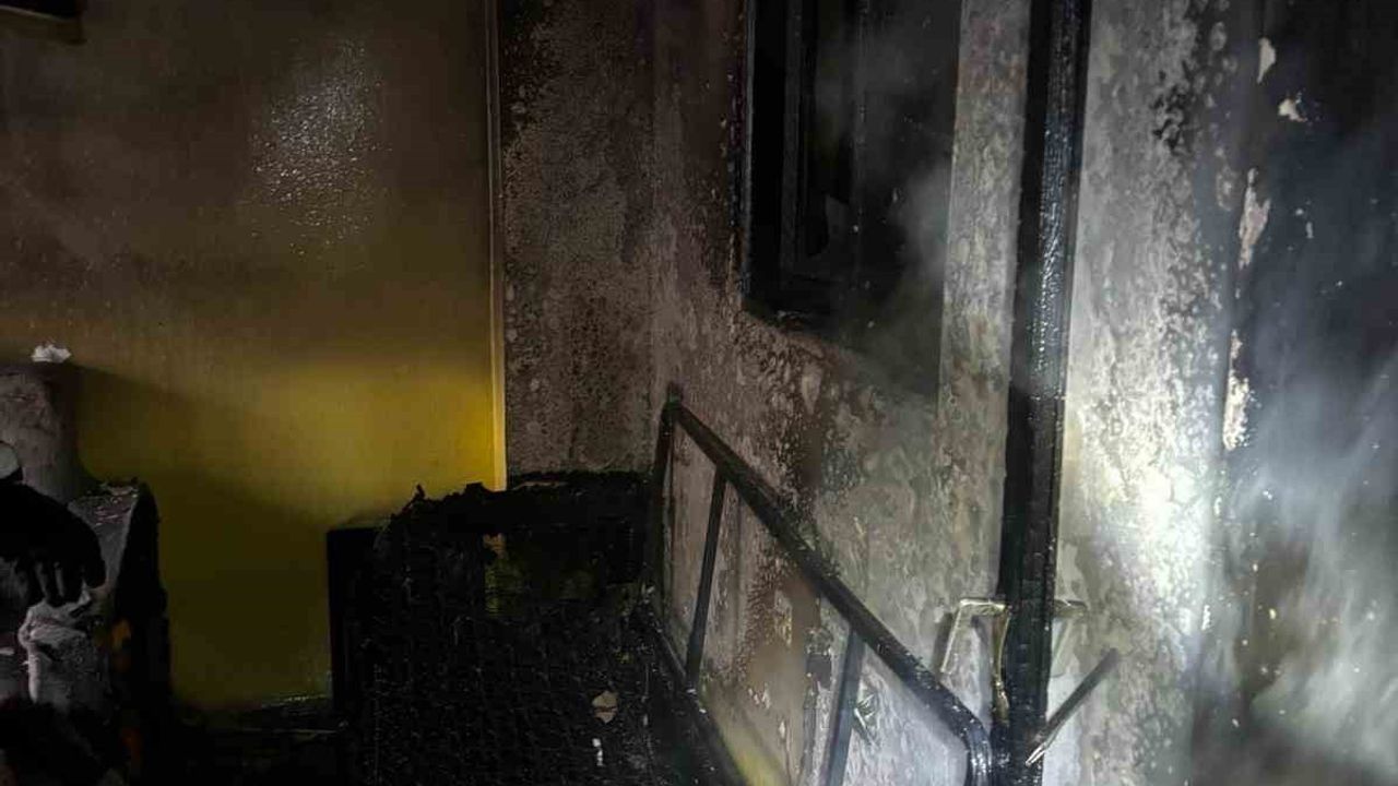 Erdek'te apartman dairesinde yangın: Daire kullanılamaz hale geldi