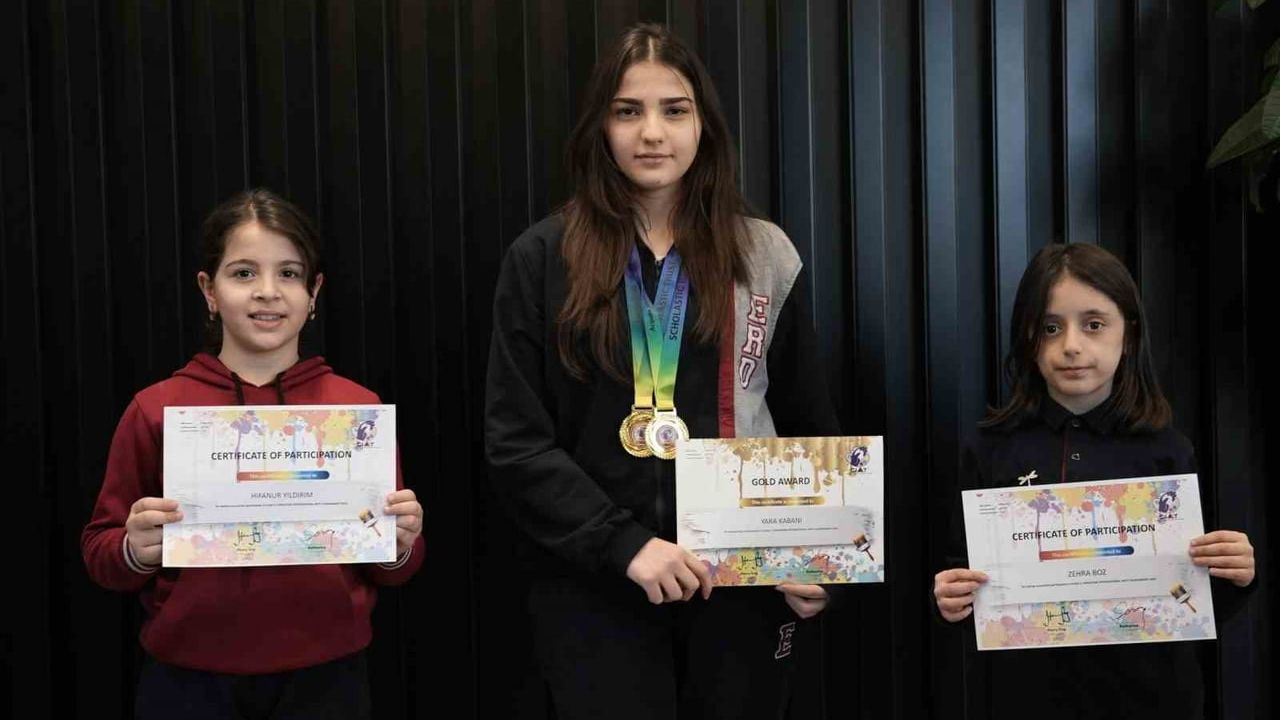 Erdem Koleji öğrencileri SIAT 2025'te çoklu ödüllerle döndü