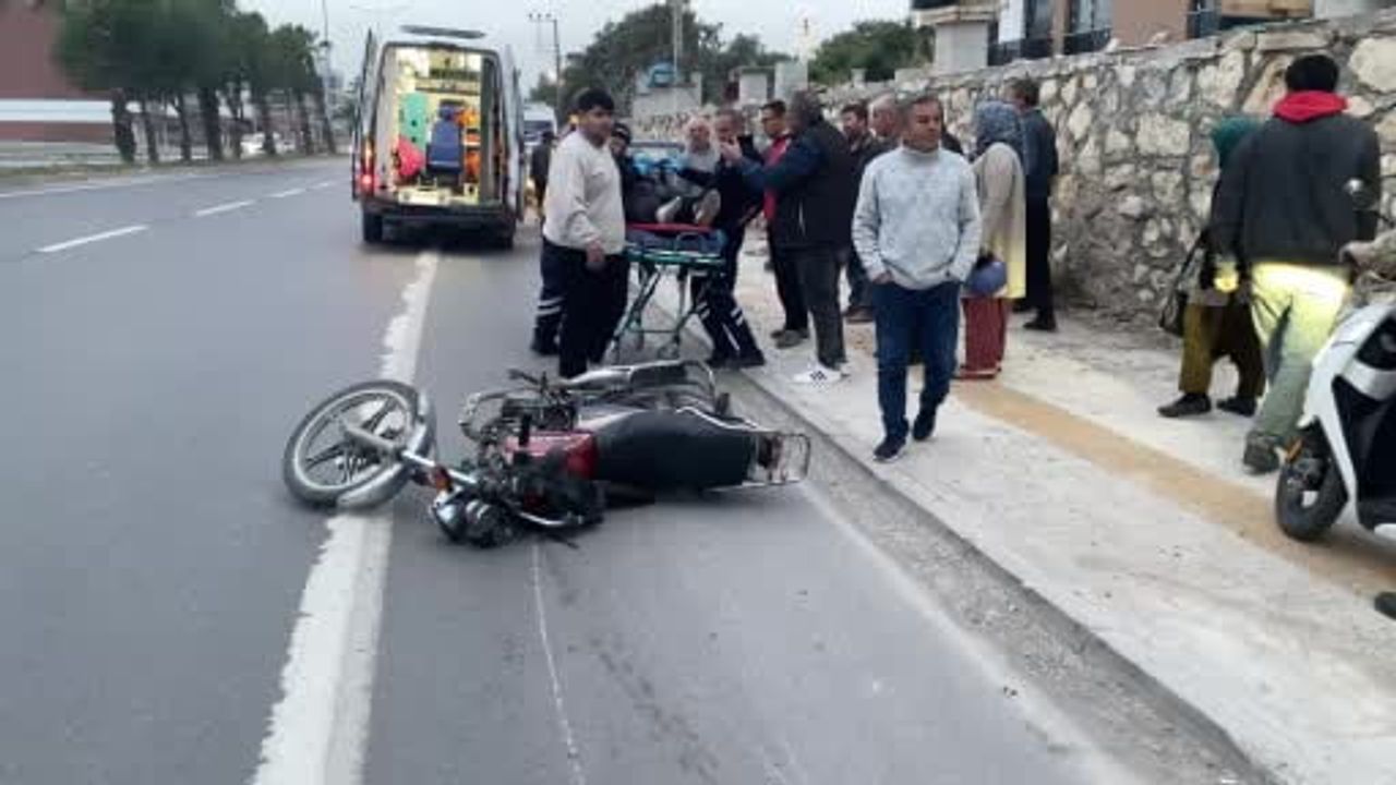 Erdemli'de kamyonet ile motosiklet çarpıştı: 1 yaralı