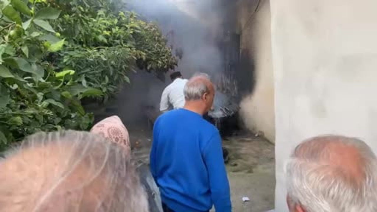 Erdemli'de mutfakta çıkan yangın belediye personelinin müdahalesiyle söndürüldü